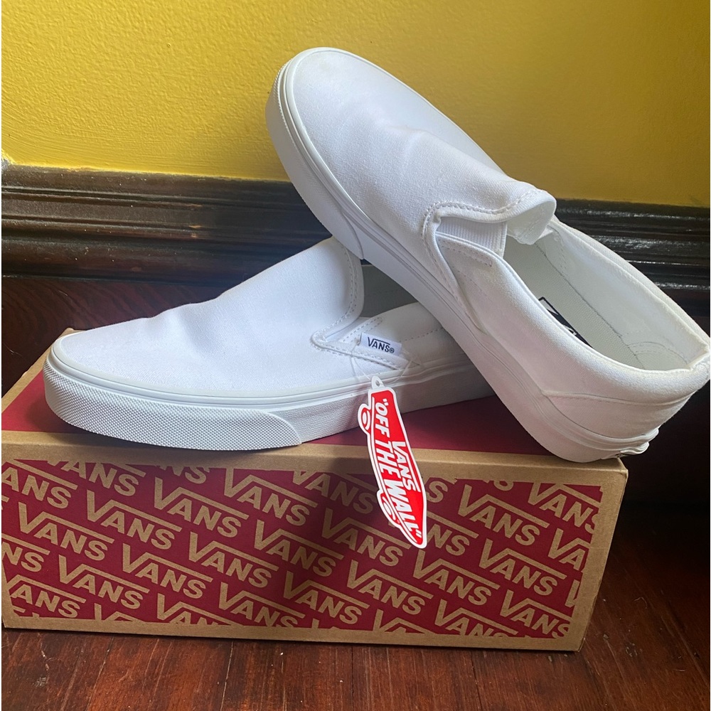 NWT True White Vans - Classic Slip on
